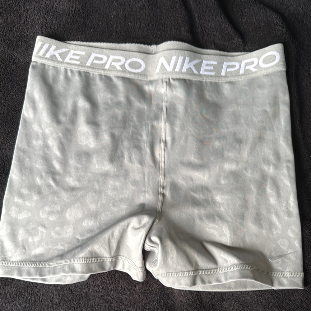 Nike Pro Light Gray Patterned Shorts